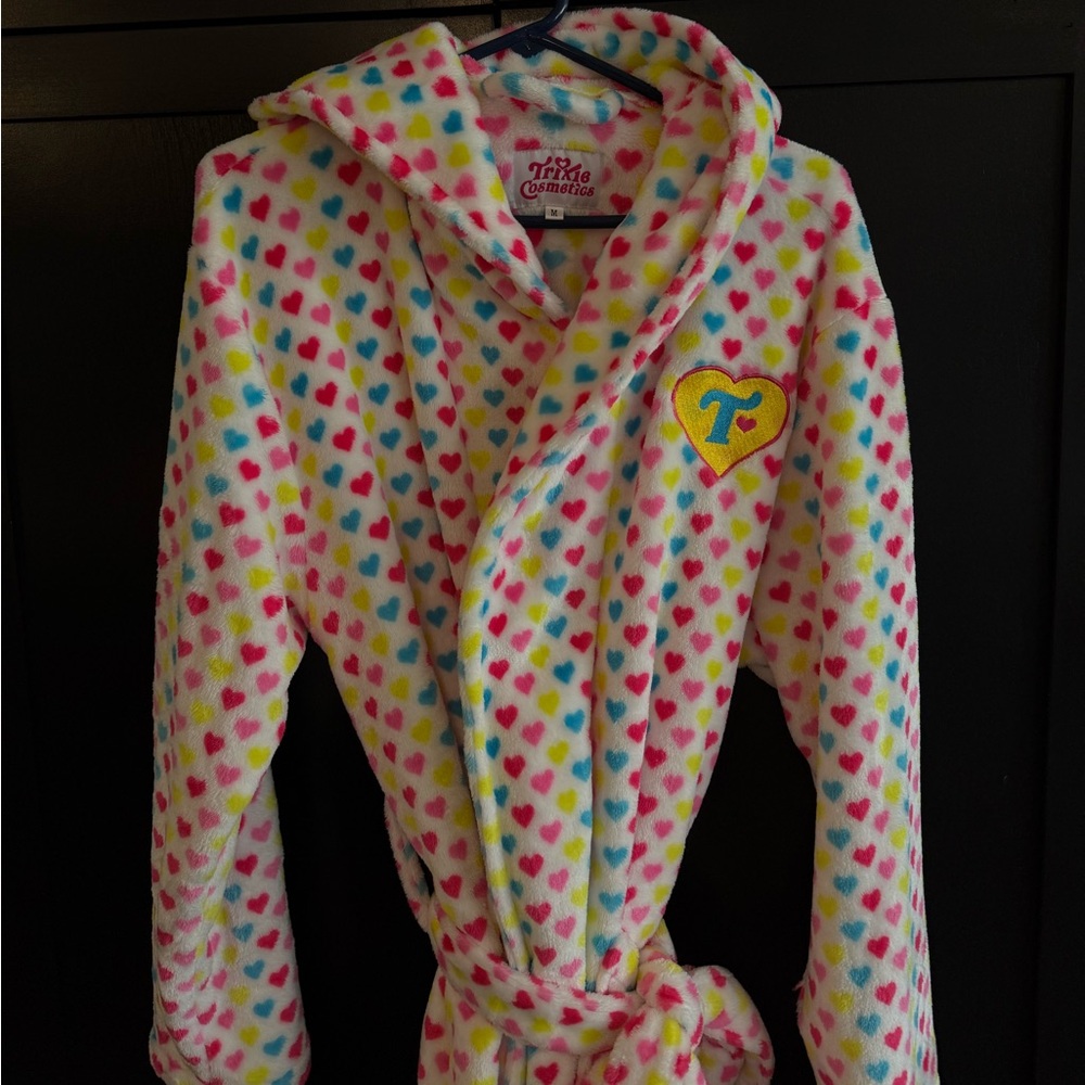 Trixie Cosmetics Robe